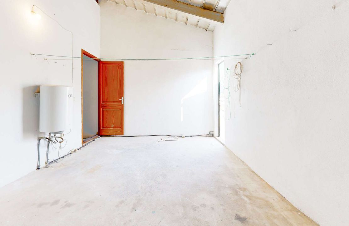 Townhouse in Pollenca Mallorca with large patio and renovation project